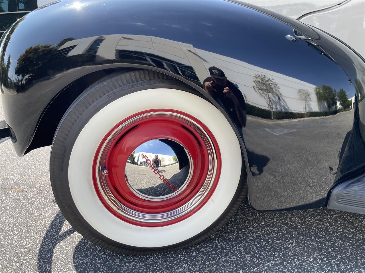 Ford-Deluxe-1940-Black-amp-Gray-Gray-Black-and-Red-57