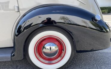 Ford-Deluxe-1940-Black-amp-Gray-Gray-Black-and-Red-58