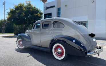 Ford-Deluxe-1940-Black-amp-Gray-Gray-Black-and-Red-61