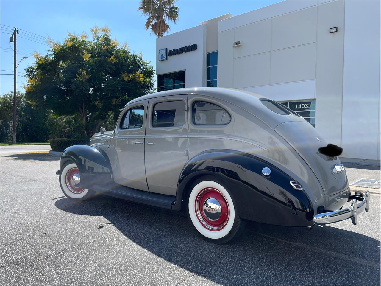 Ford-Deluxe-1940-Black-amp-Gray-Gray-Black-and-Red-61