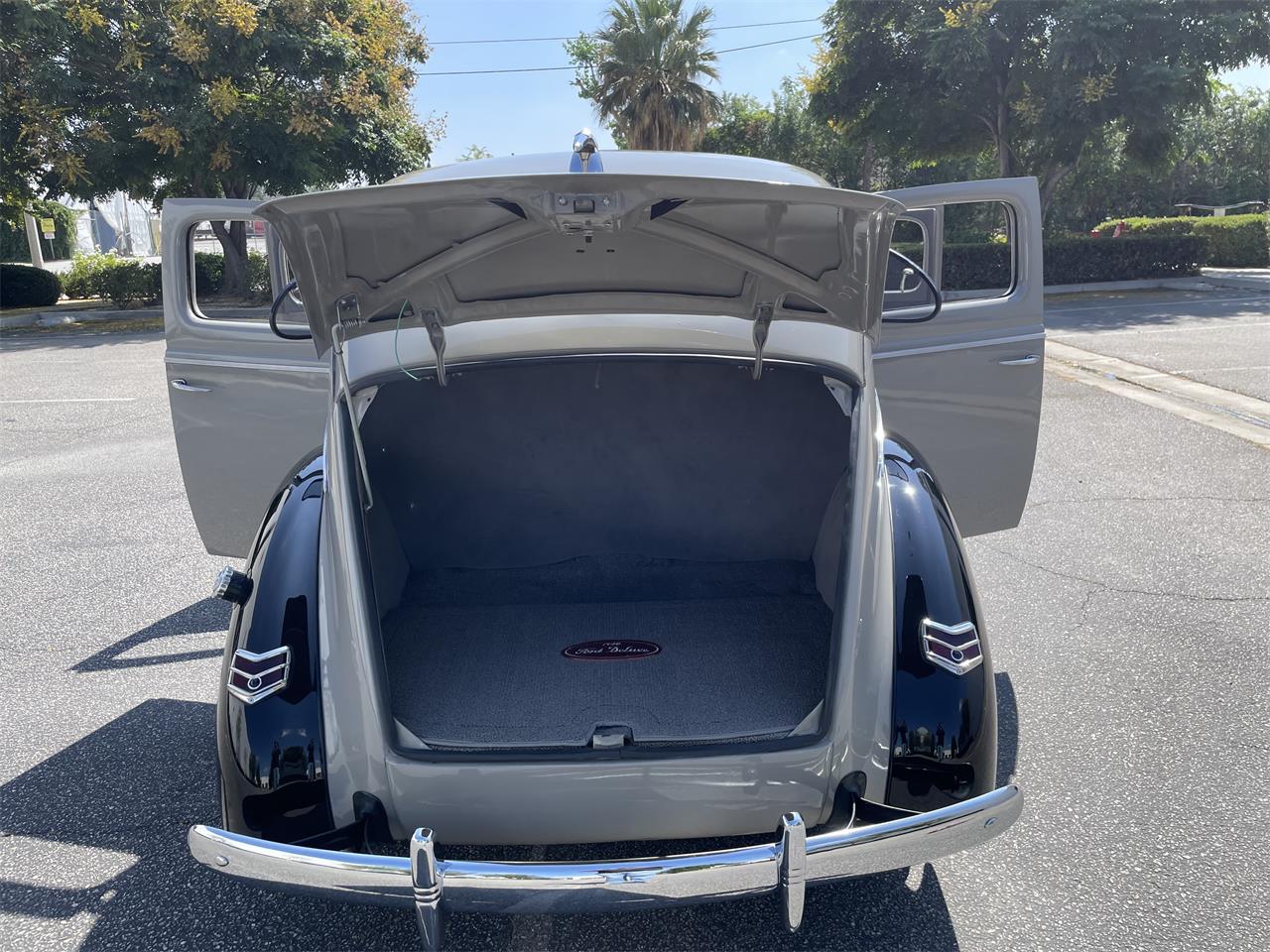 Ford-Deluxe-1940-Black-amp-Gray-Gray-Black-and-Red-63