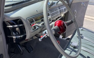 Ford-Deluxe-1940-Black-amp-Gray-Gray-Black-and-Red-65