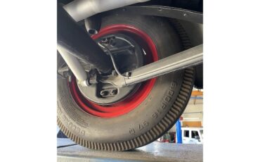 Ford-Deluxe-1940-Black-amp-Gray-Gray-Black-and-Red-8