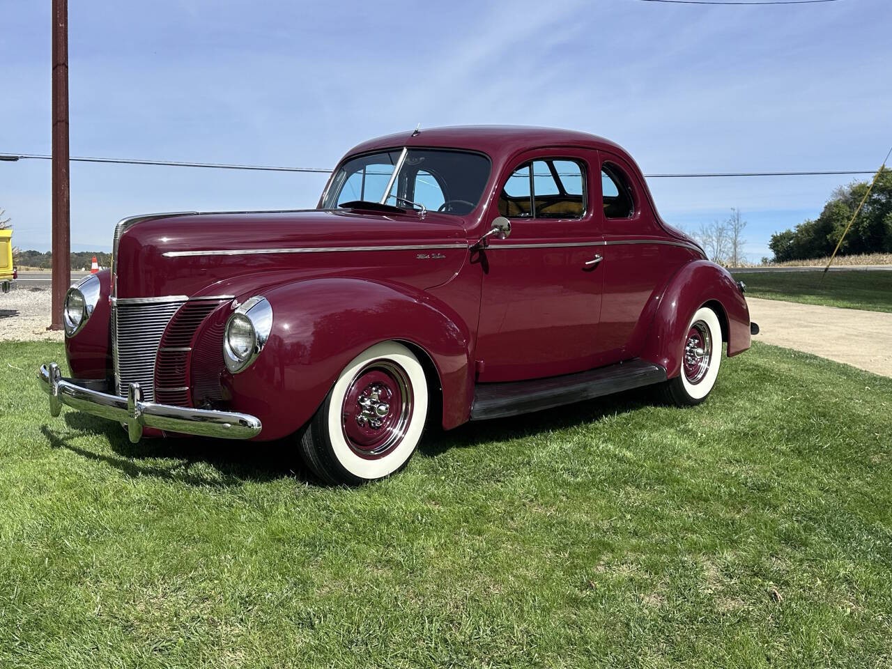 Ford-Deluxe-1940-Coupe-1