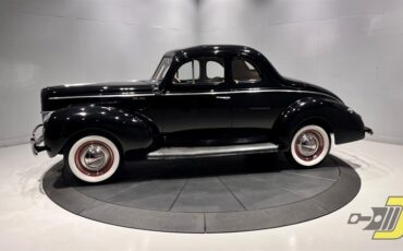 Ford-Deluxe-1940-Coupe-1