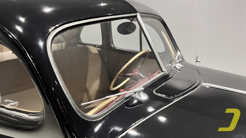 Ford-Deluxe-1940-Coupe-19