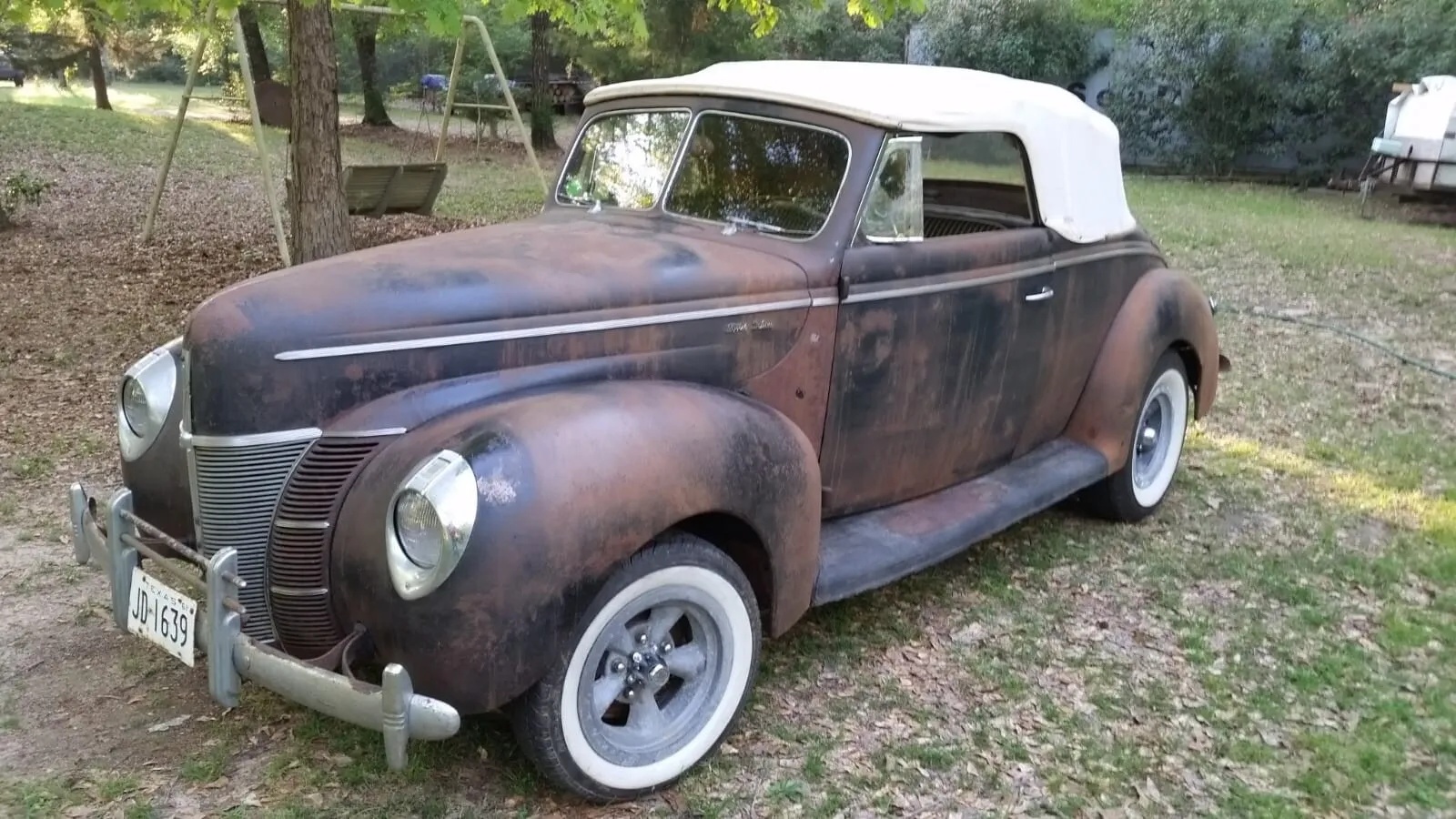 Ford-Deluxe-1940-Rusty-Black-Turquoise-10
