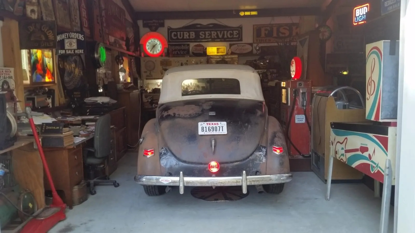 Ford-Deluxe-1940-Rusty-Black-Turquoise-11