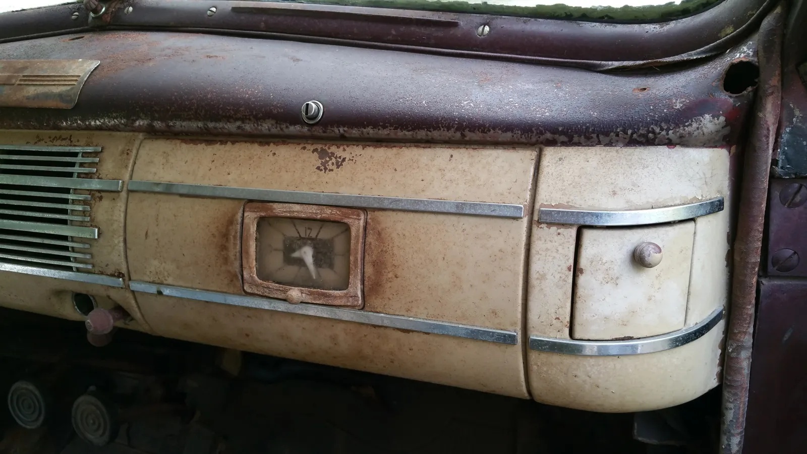 Ford-Deluxe-1940-Rusty-Black-Turquoise-13