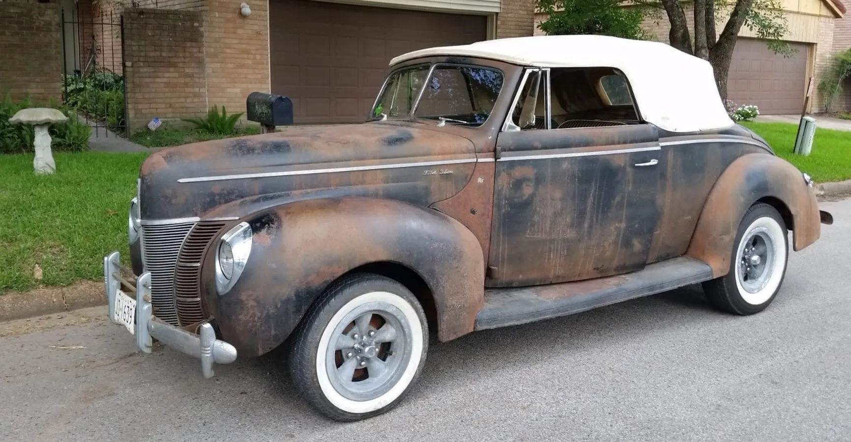 Ford-Deluxe-1940-Rusty-Black-Turquoise-16