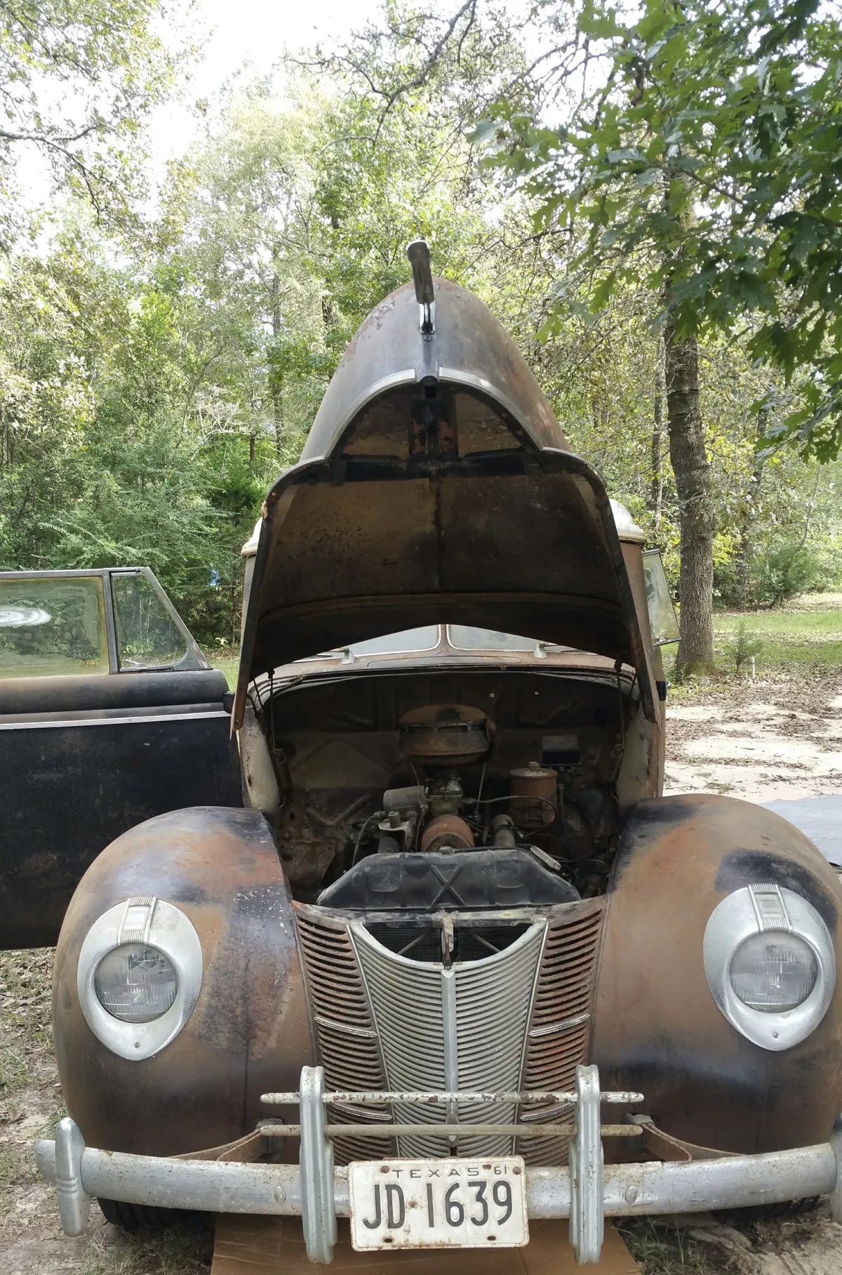 Ford-Deluxe-1940-Rusty-Black-Turquoise-17