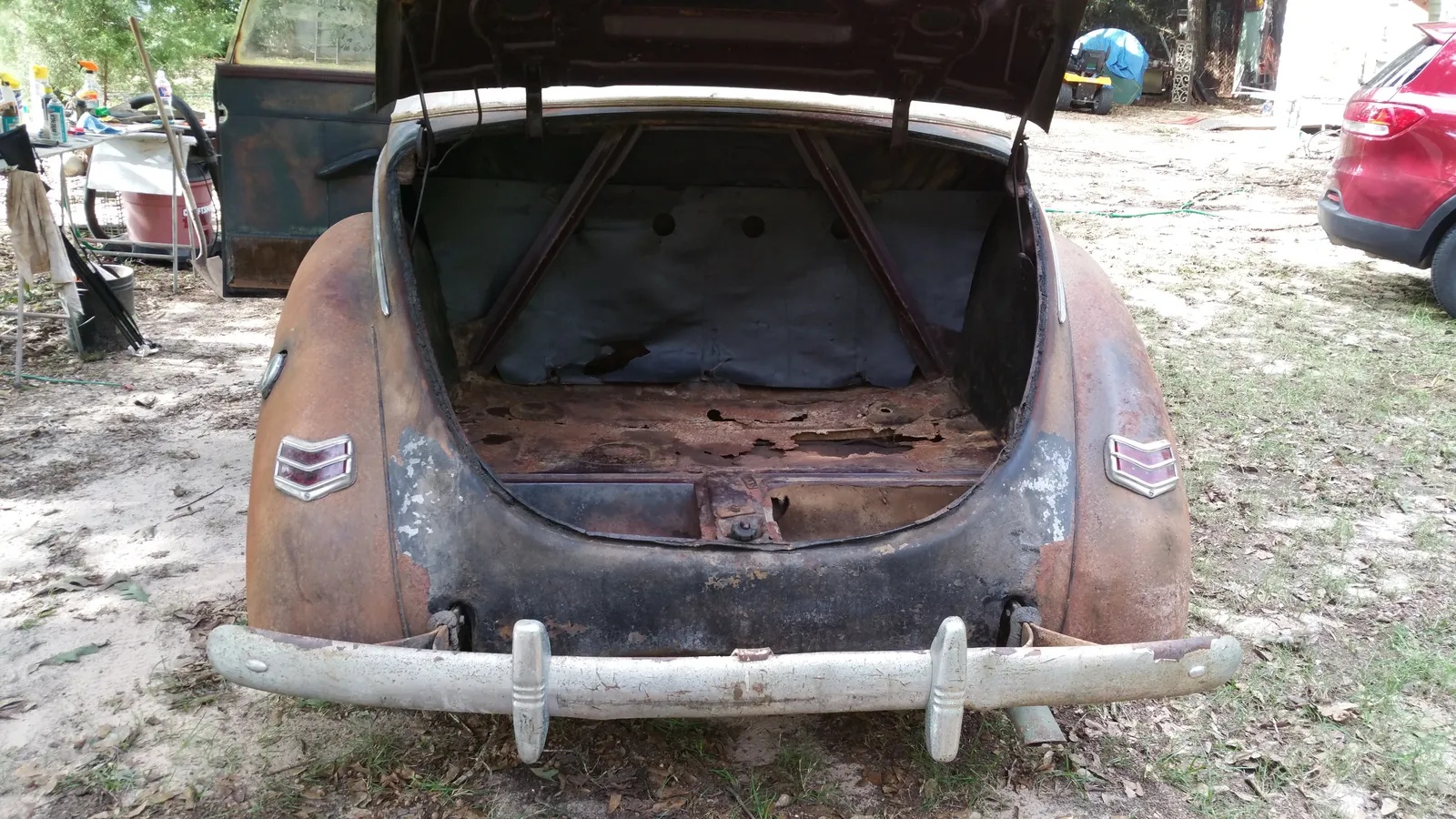 Ford-Deluxe-1940-Rusty-Black-Turquoise-18