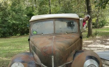 Ford-Deluxe-1940-Rusty-Black-Turquoise-2