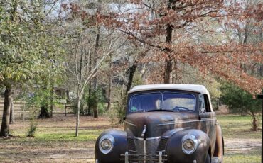 Ford-Deluxe-1940-Rusty-Black-Turquoise-3