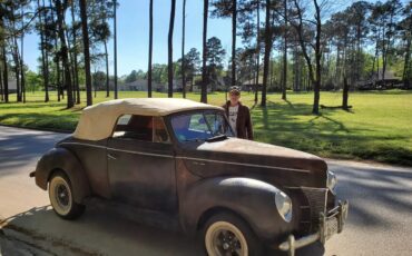 Ford-Deluxe-1940-Rusty-Black-Turquoise