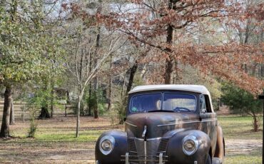 Ford-Deluxe-1940-Rusty-Black-Turquoise