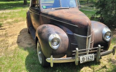 Ford-Deluxe-1940-Rusty-Black-Turquoise-4