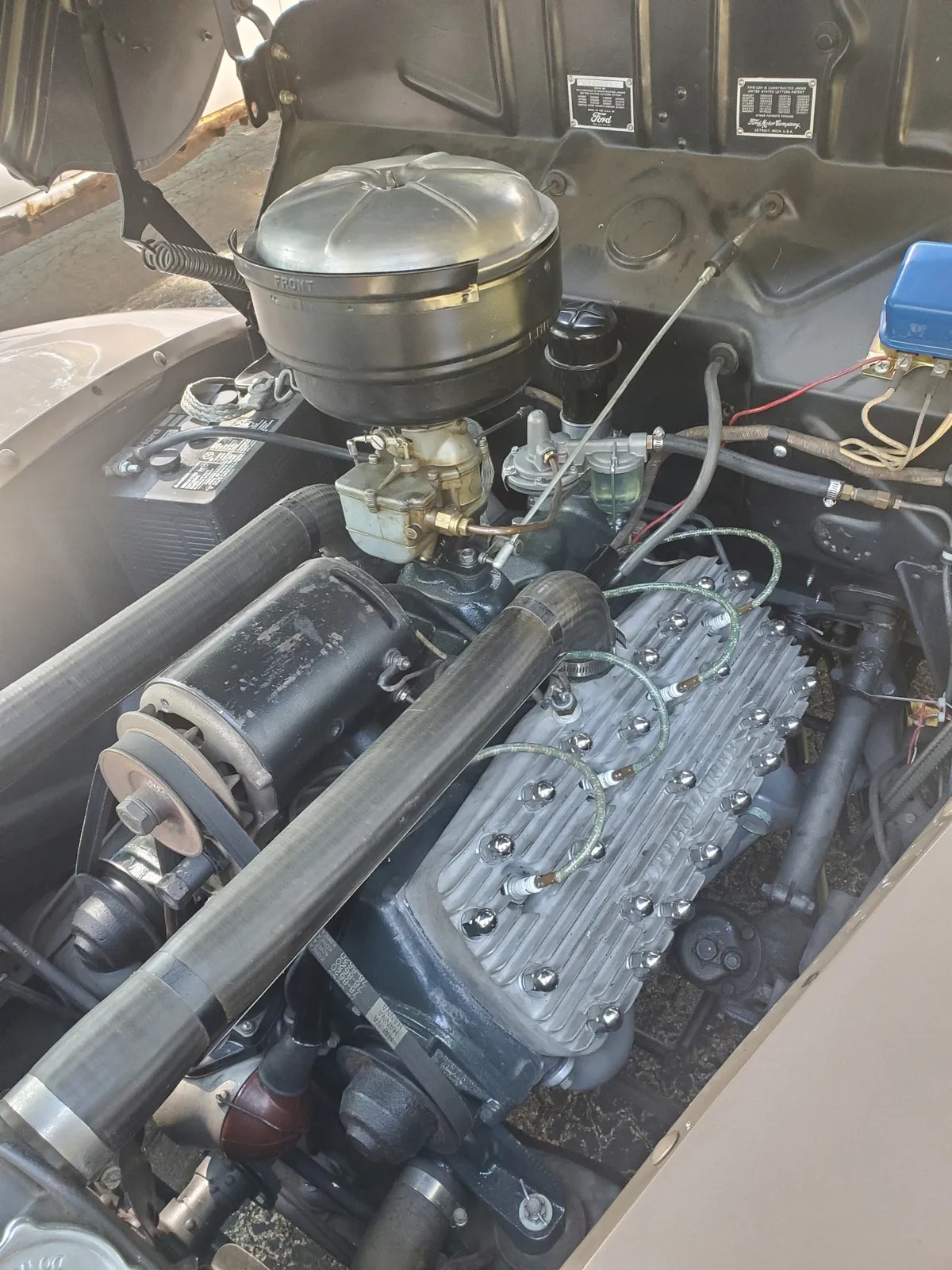 Ford-Deluxe-1940-Sahara-Tan-Brown-1