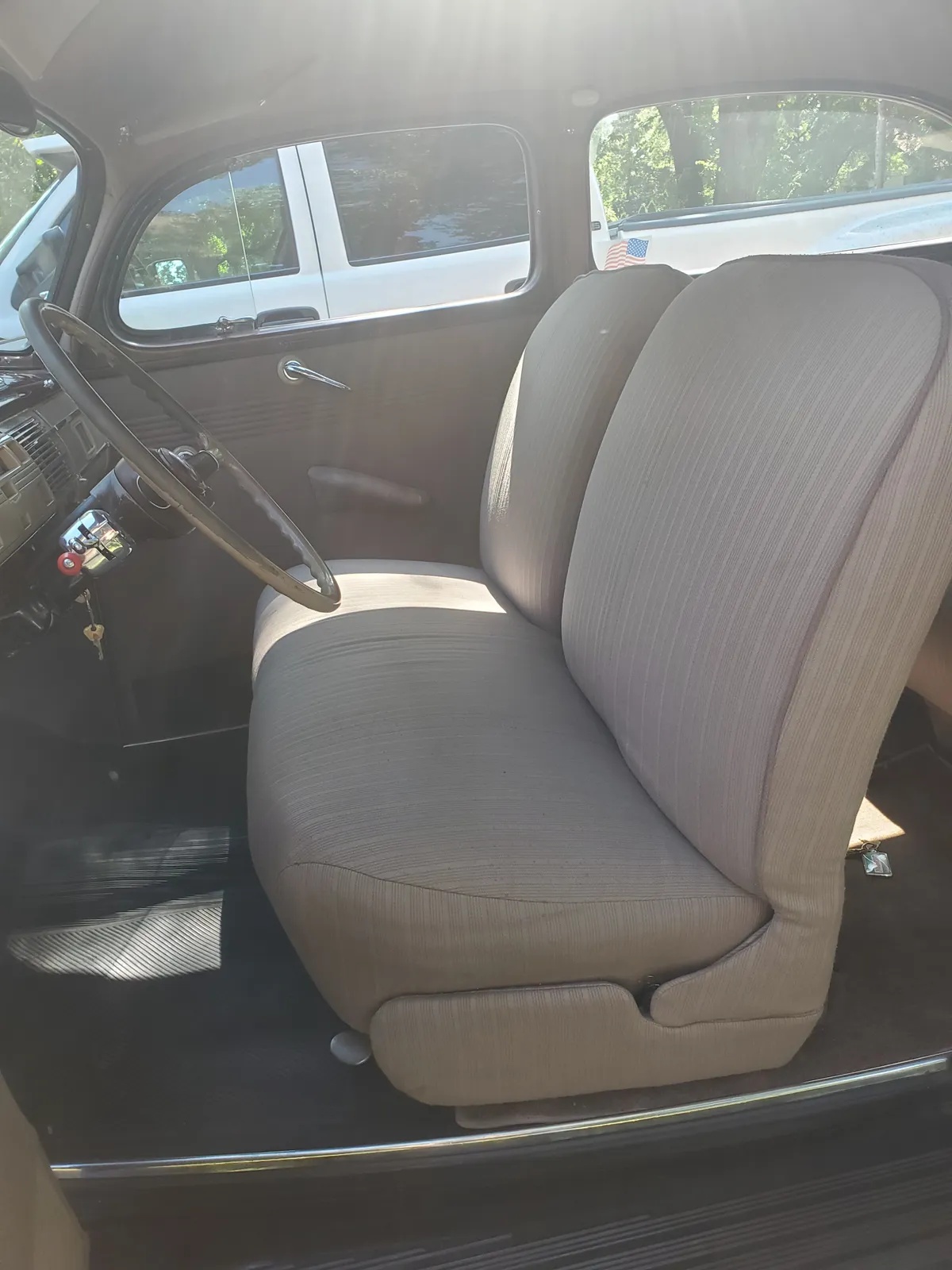 Ford-Deluxe-1940-Sahara-Tan-Brown-5