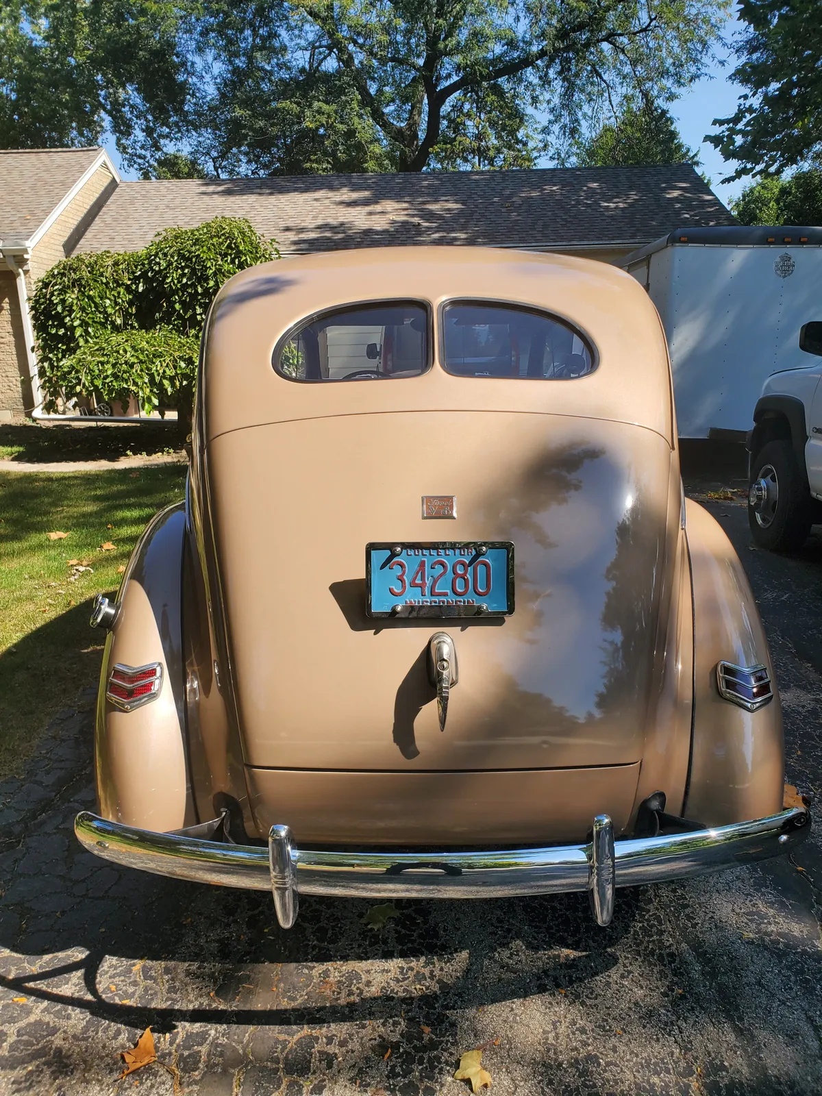 Ford-Deluxe-1940-Sahara-Tan-Brown-6