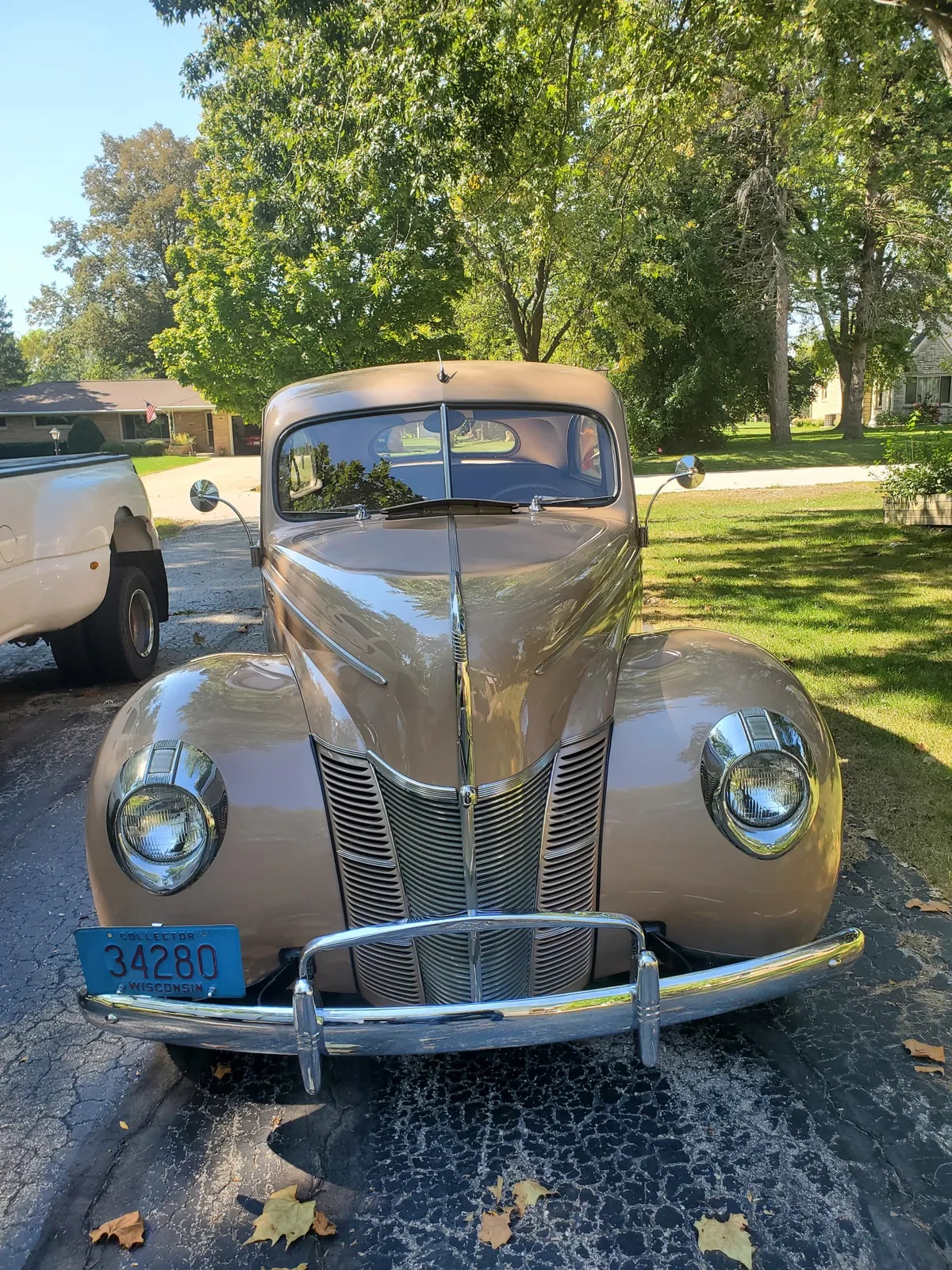 Ford-Deluxe-1940-Sahara-Tan-Brown-7