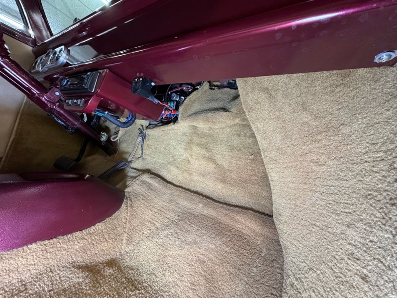 Ford-Deluxe-1948-Tordo-Red-Beige-2