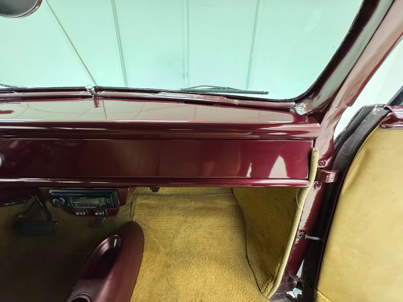 Ford-Deluxe-1948-Tordo-Red-Beige-48