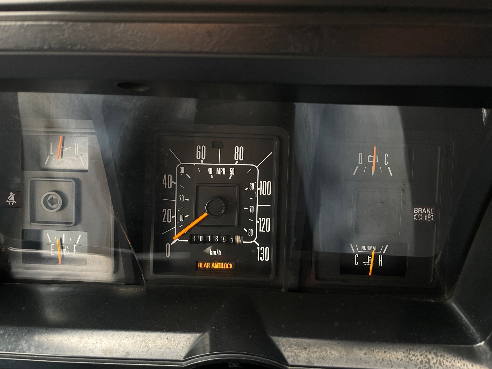 Ford-E-Series-Van-1990-Van-Camper-8