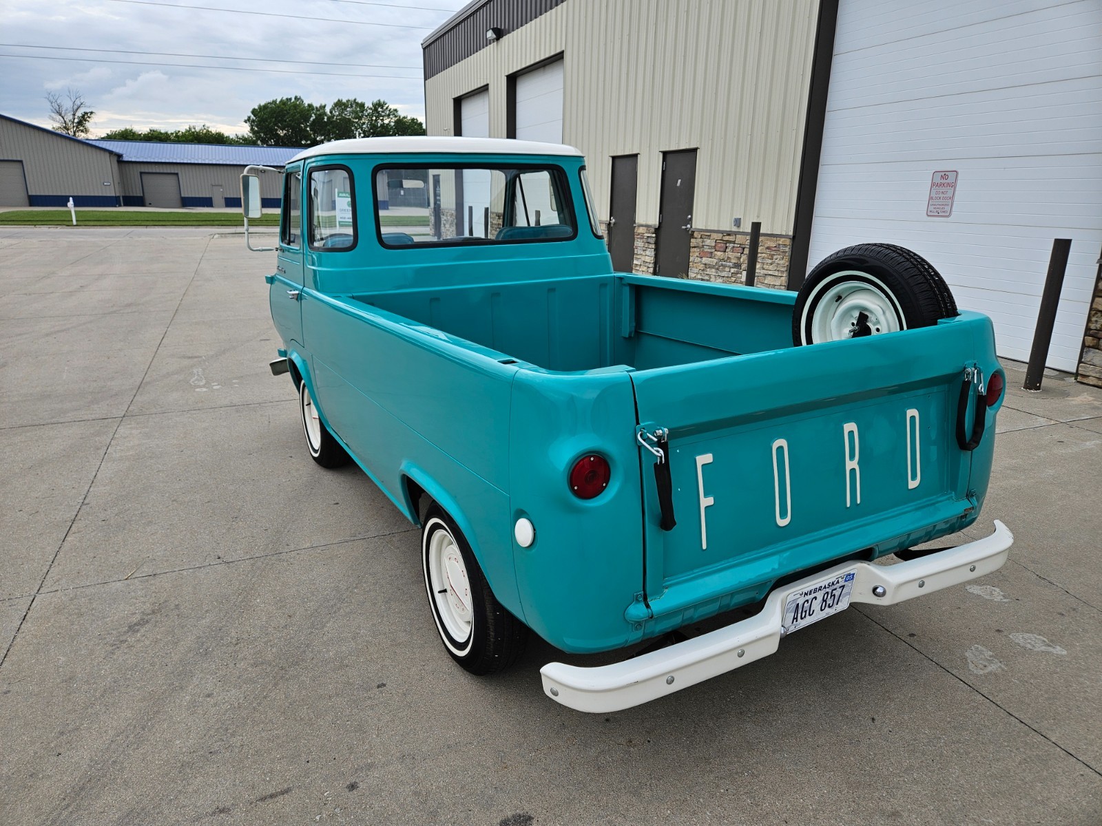 Ford-Econoline-1961-Pickup-Truck-11