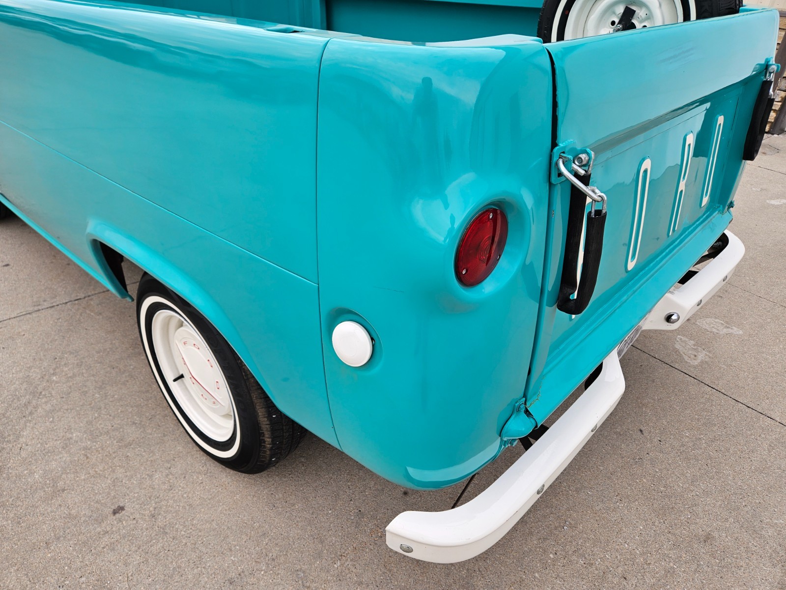 Ford-Econoline-1961-Pickup-Truck-12
