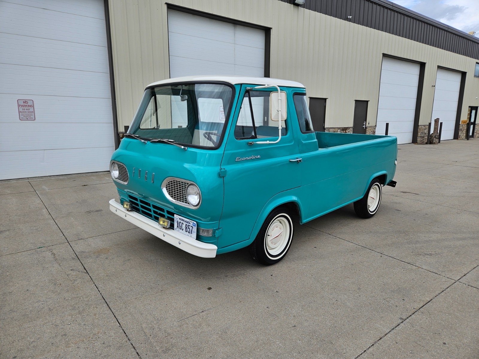 Ford-Econoline-1961-Pickup-Truck-3