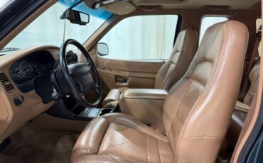 Ford-Explorer-1996-SUV-12