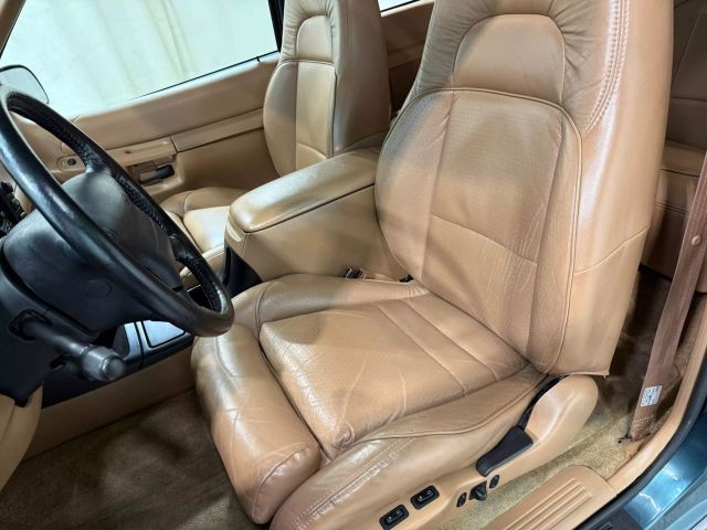 Ford-Explorer-1996-SUV-13