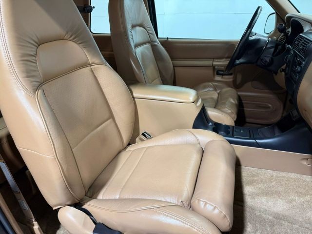 Ford-Explorer-1996-SUV-16