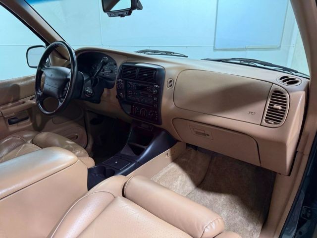 Ford-Explorer-1996-SUV-17
