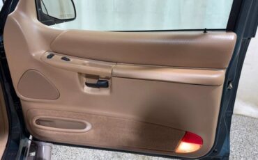 Ford-Explorer-1996-SUV-21