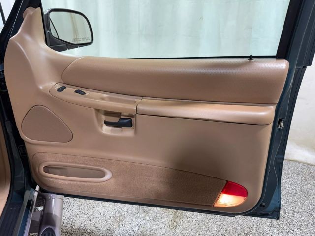 Ford-Explorer-1996-SUV-21
