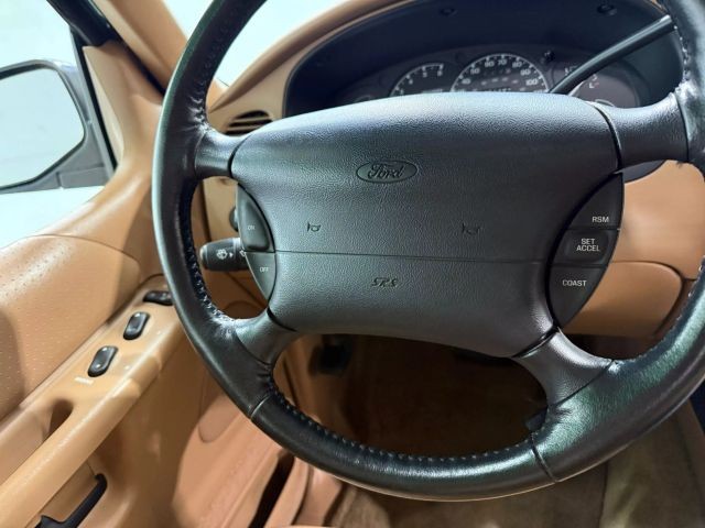 Ford-Explorer-1996-SUV-29