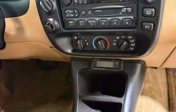 Ford-Explorer-1996-SUV-30