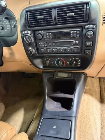 Ford-Explorer-1996-SUV-30