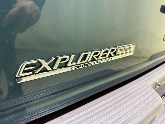Ford-Explorer-1996-SUV-36
