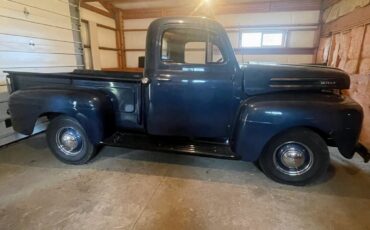 Ford-F-100-1949-Bayview-Blue-Tan