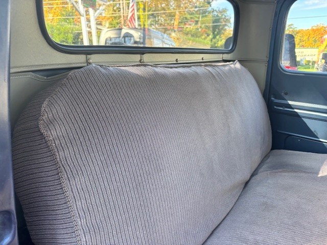 Ford-F-100-1952-Standard-Cab-Pickup-21