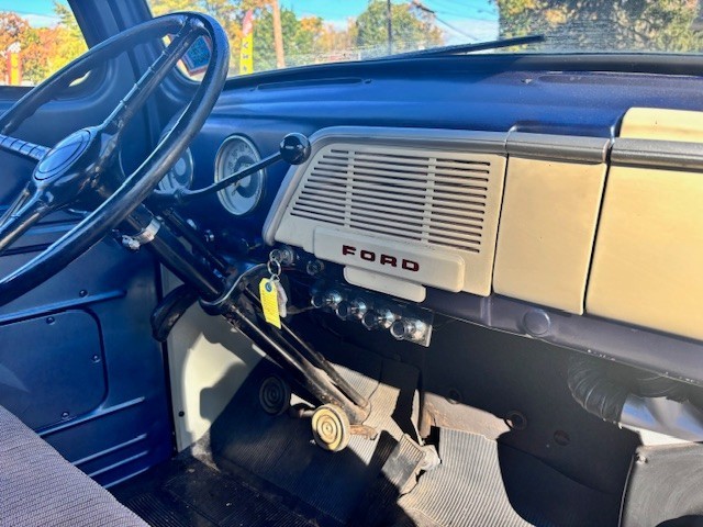 Ford-F-100-1952-Standard-Cab-Pickup-24
