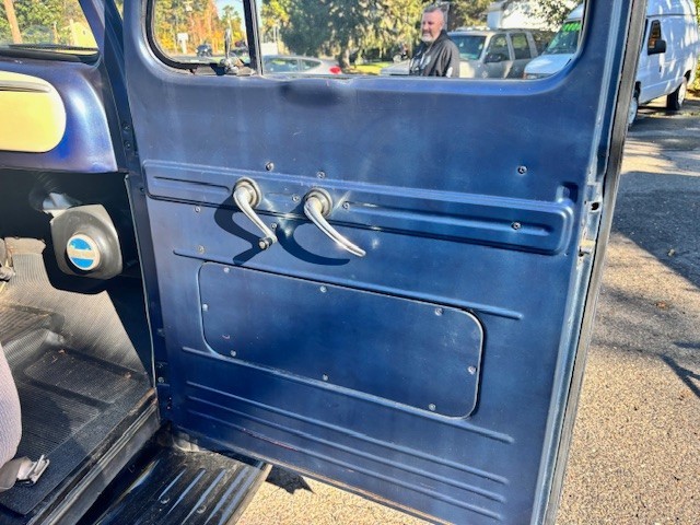 Ford-F-100-1952-Standard-Cab-Pickup-26