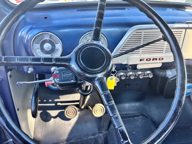 Ford-F-100-1952-Standard-Cab-Pickup-29