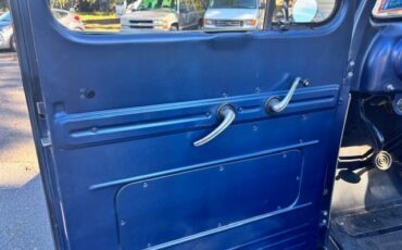 Ford-F-100-1952-Standard-Cab-Pickup-32