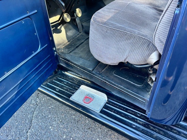 Ford-F-100-1952-Standard-Cab-Pickup-33