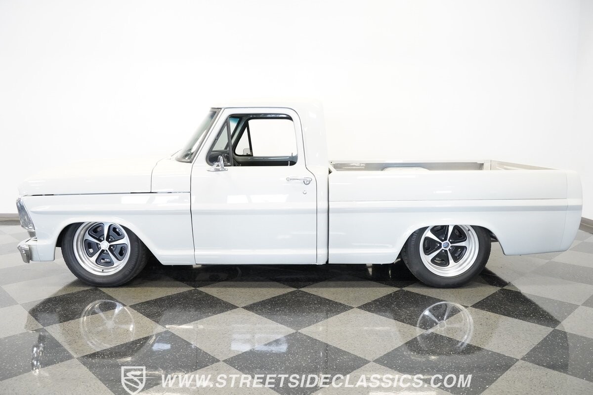 Ford-F-100-1968-Pickup-Truck-2