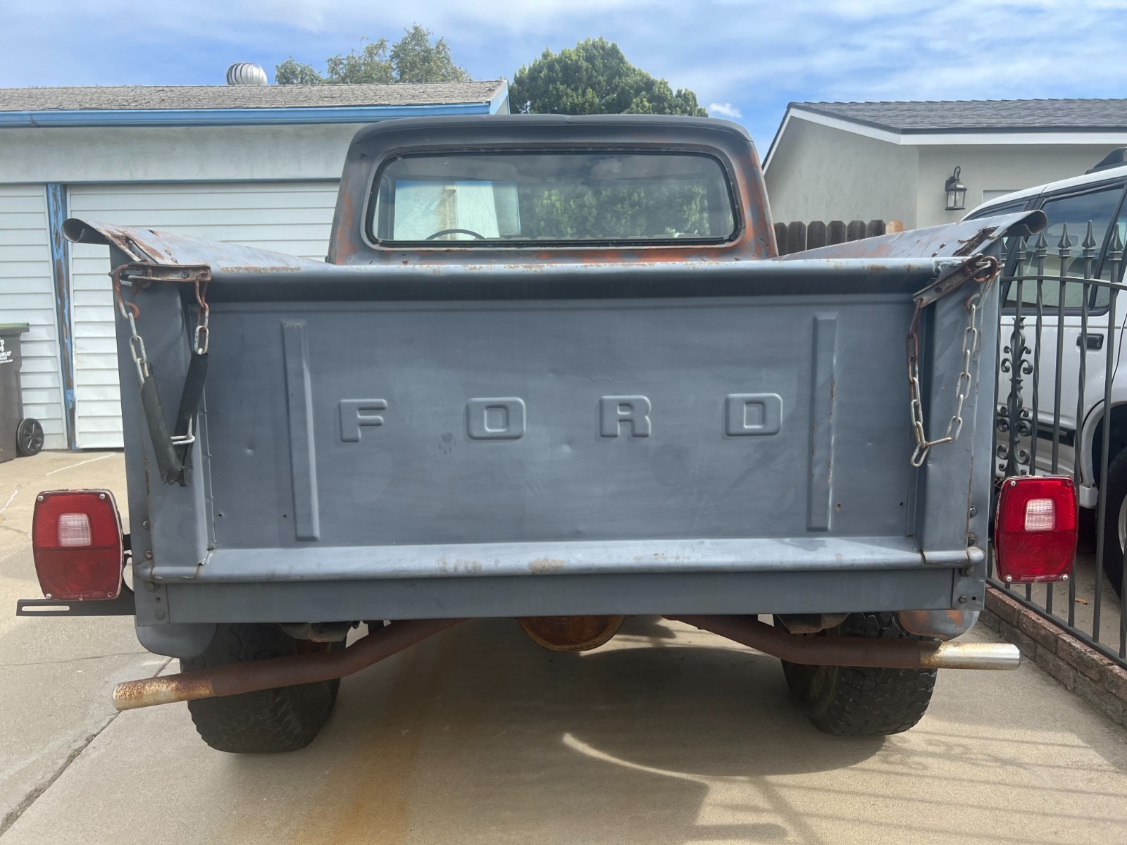 Ford-F-100-1969-Standard-Cab-Pickup-3